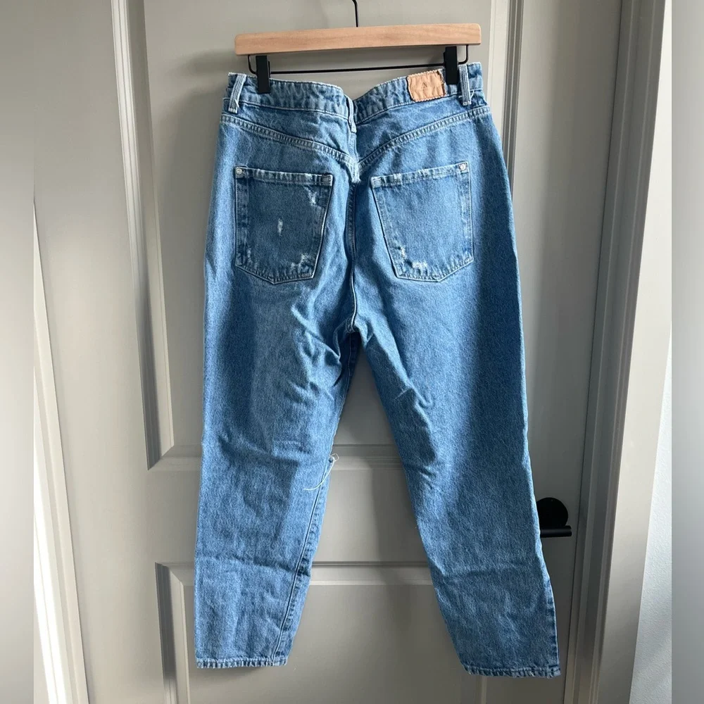 ZARA Women’s Distressed Medium Wash Mom Jeans - Picture 2 of 4